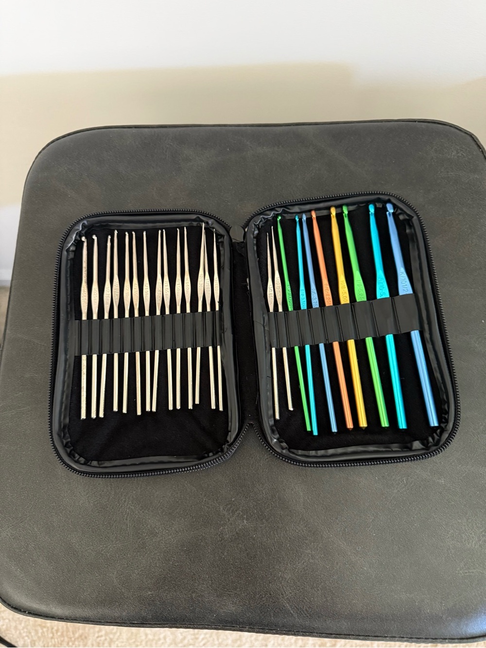 Boye Multi-Color Crochet Hook Set with Pink & Black Zip Case